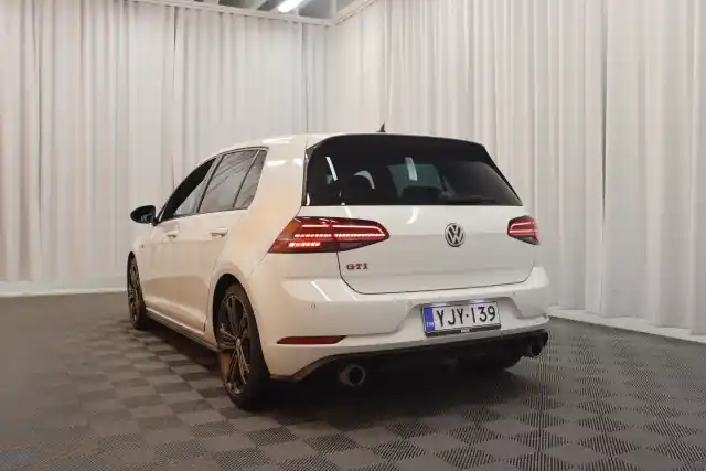 Valkoinen Viistoperä, Volkswagen Golf – YJY-139