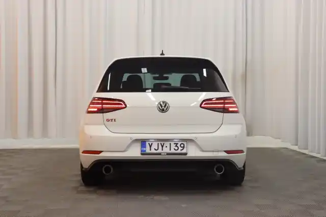 Valkoinen Viistoperä, Volkswagen Golf – YJY-139