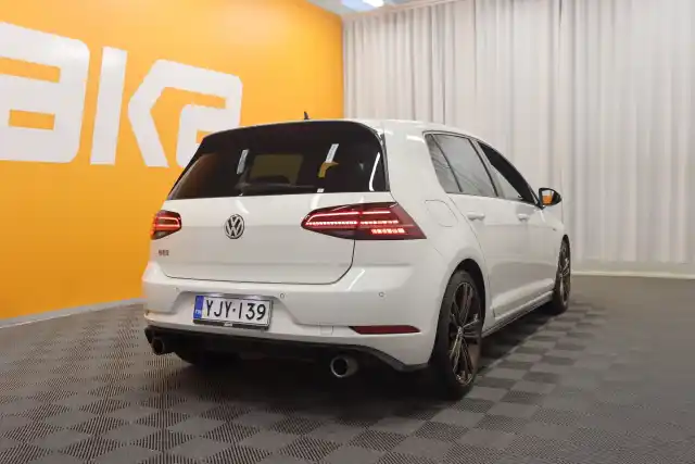 Valkoinen Viistoperä, Volkswagen Golf – YJY-139