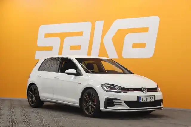 Valkoinen Viistoperä, Volkswagen Golf – YJY-139