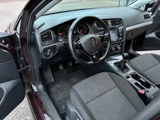 Musta Viistoperä, Volkswagen Golf – YJY-601
