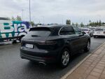 Musta Maastoauto, Porsche Cayenne – YKA-349, kuva 3