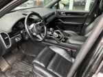Musta Maastoauto, Porsche Cayenne – YKA-349, kuva 4