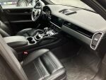 Musta Maastoauto, Porsche Cayenne – YKA-349, kuva 5