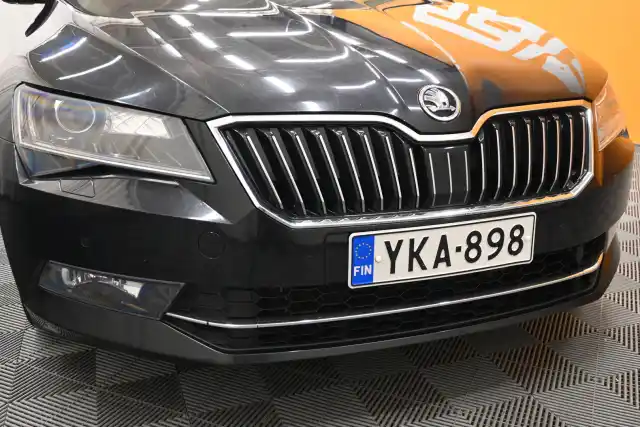 Musta Farmari, Skoda Superb – YKA-898