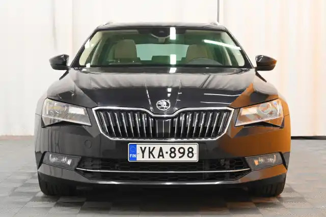 Musta Farmari, Skoda Superb – YKA-898