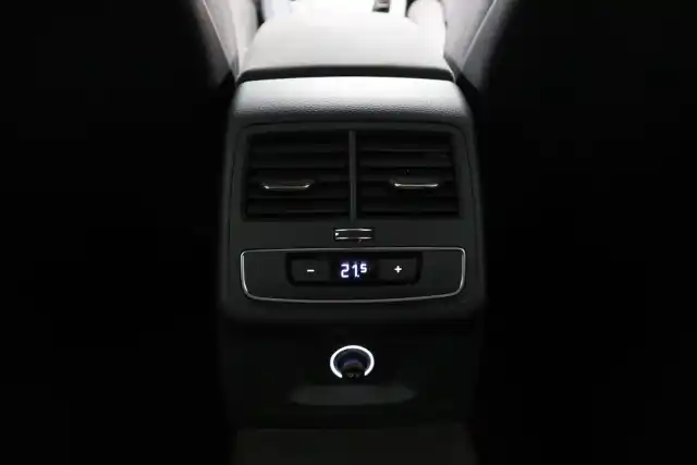 Musta Farmari, Audi A4 – YKB-454