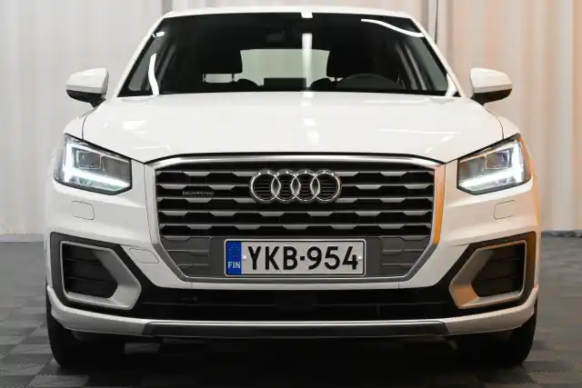 Valkoinen Maastoauto, Audi Q2 – YKB-954