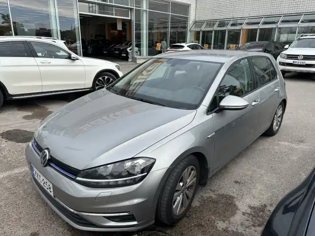 Harmaa Viistoperä, Volkswagen Golf – YKC-258