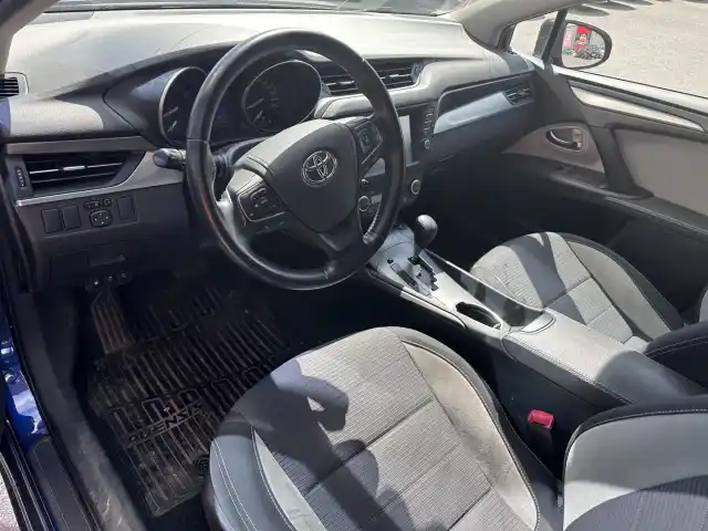 Sininen Farmari, Toyota Avensis – YKC-974