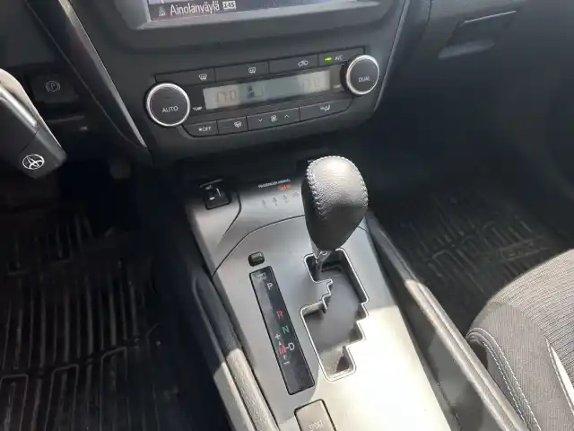 Sininen Farmari, Toyota Avensis – YKC-974