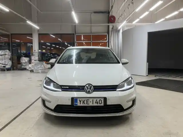 Valkoinen Viistoperä, Volkswagen Golf – YKE-140