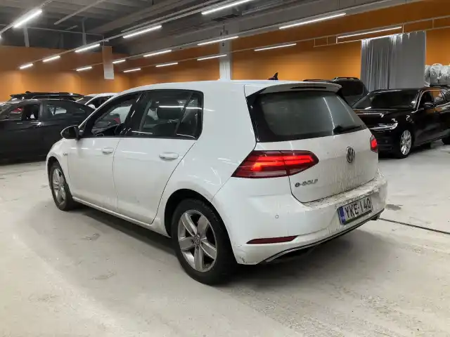 Valkoinen Viistoperä, Volkswagen Golf – YKE-140