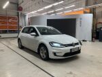 Valkoinen Viistoperä, Volkswagen Golf – YKE-140, kuva 1