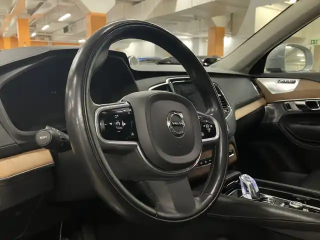 Harmaa Maastoauto, Volvo XC90 – YKE-442