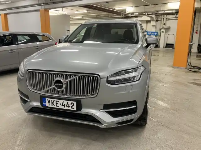 Harmaa Maastoauto, Volvo XC90 – YKE-442