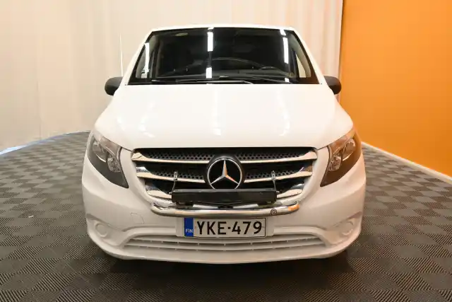Valkoinen Pakettiauto, Mercedes-Benz Vito – YKE-479