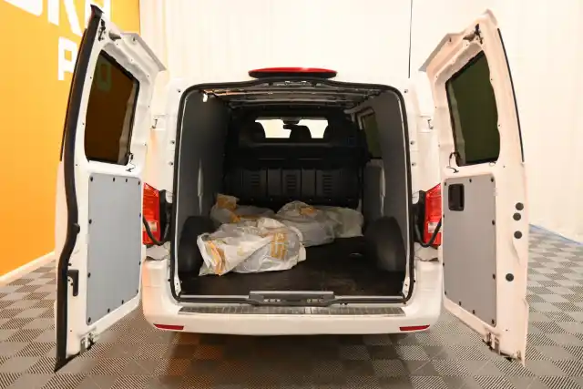 Valkoinen Pakettiauto, Mercedes-Benz Vito – YKE-479