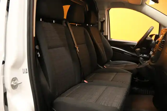 Valkoinen Pakettiauto, Mercedes-Benz Vito – YKE-479