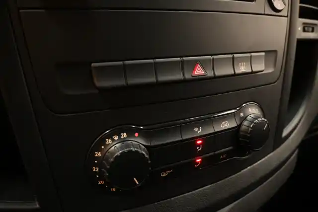 Valkoinen Pakettiauto, Mercedes-Benz Vito – YKE-479