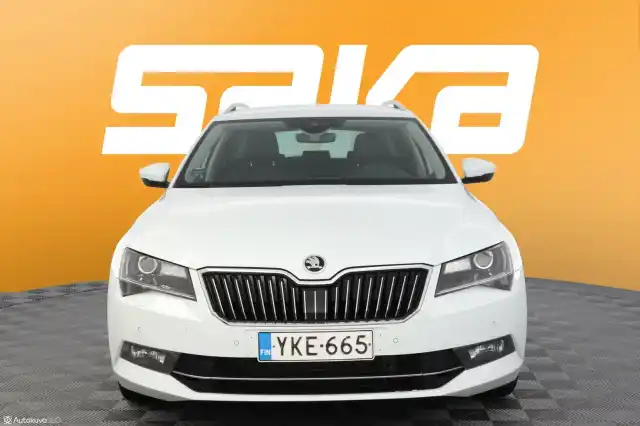 Valkoinen Farmari, Skoda Superb – YKE-665