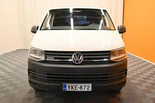 Valkoinen Pakettiauto, Volkswagen Transporter – YKE-872