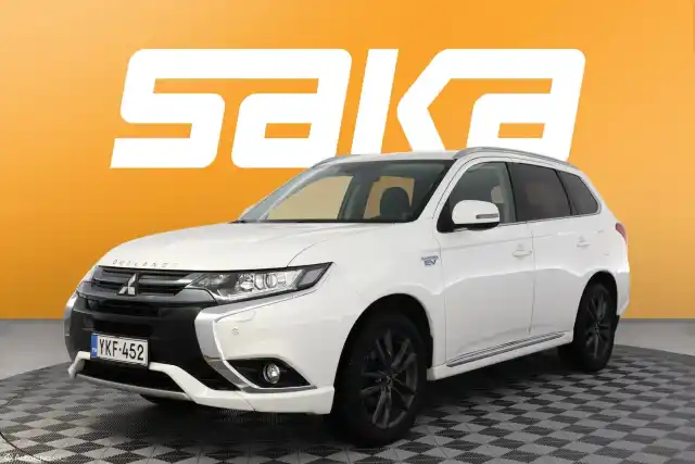 Valkoinen Maastoauto, Mitsubishi Outlander PHEV – YKF-452