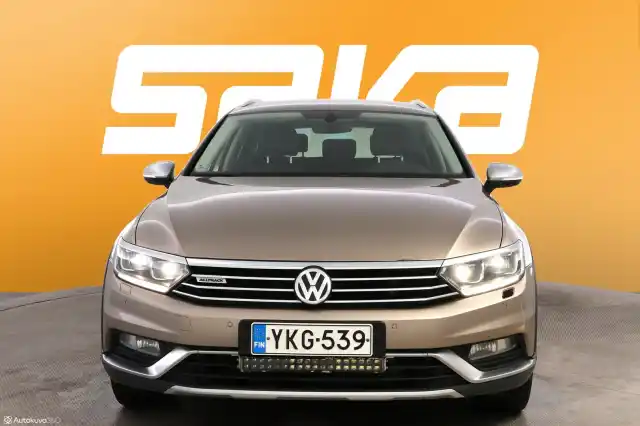 Beige Farmari, Volkswagen Passat – YKG-539