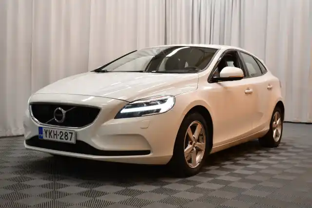 Valkoinen Viistoperä, Volvo V40 – YKH-287