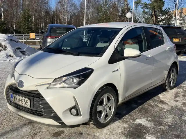 Valkoinen Viistoperä, Toyota Yaris – YKH-635