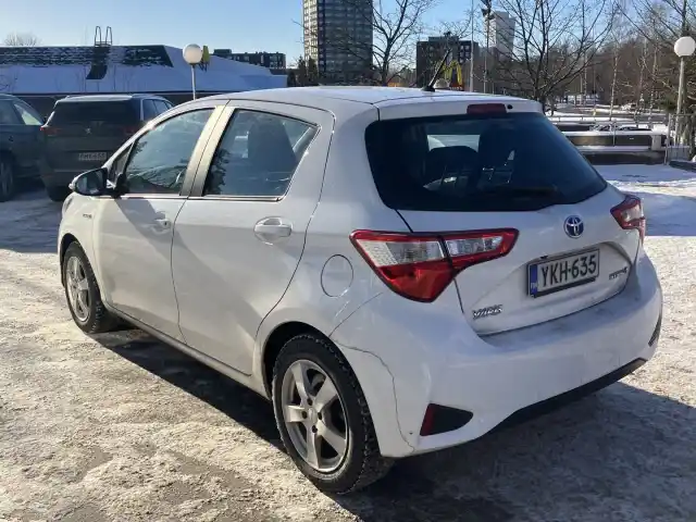 Valkoinen Viistoperä, Toyota Yaris – YKH-635