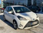 Valkoinen Viistoperä, Toyota Yaris – YKH-635, kuva 1