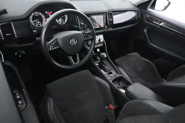 Musta Maastoauto, Skoda Kodiaq – YKH-932