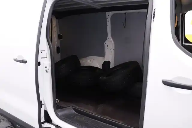 Valkoinen Pakettiauto, Opel Vivaro – YKI-614