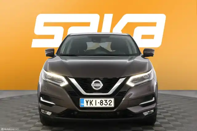 Ruskea Maastoauto, Nissan Qashqai – YKI-832