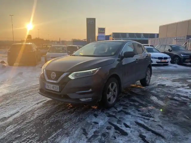 Ruskea Maastoauto, Nissan Qashqai – YKI-832