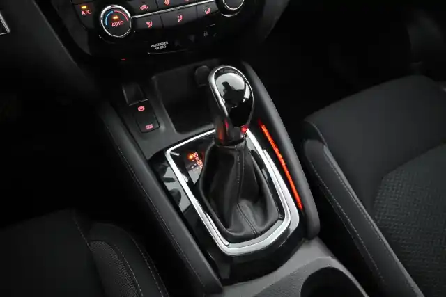 Ruskea Maastoauto, Nissan Qashqai – YKI-832