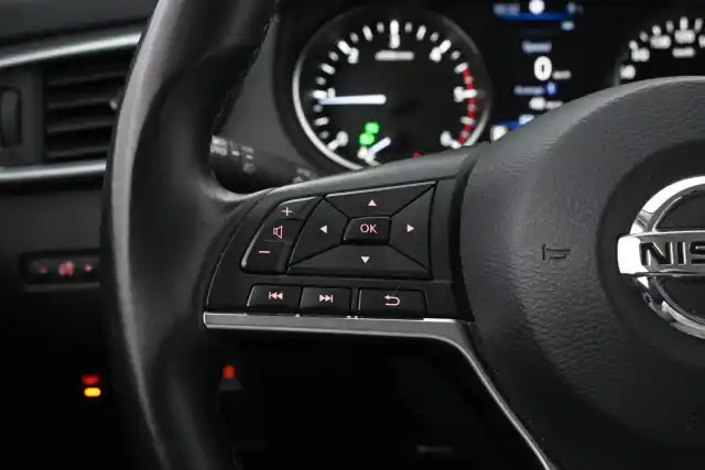 Ruskea Maastoauto, Nissan Qashqai – YKI-832