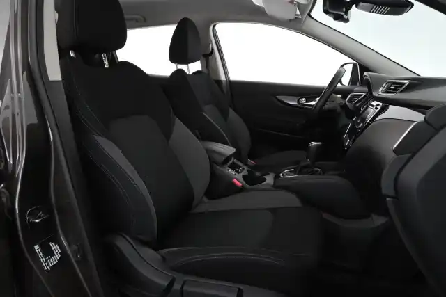 Ruskea Maastoauto, Nissan Qashqai – YKI-832