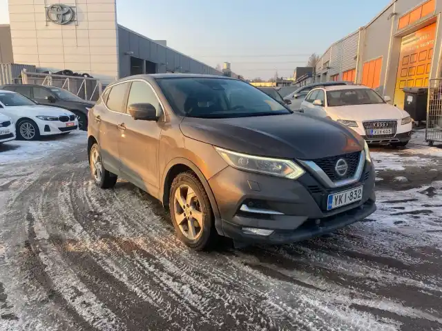 Ruskea Maastoauto, Nissan Qashqai – YKI-832