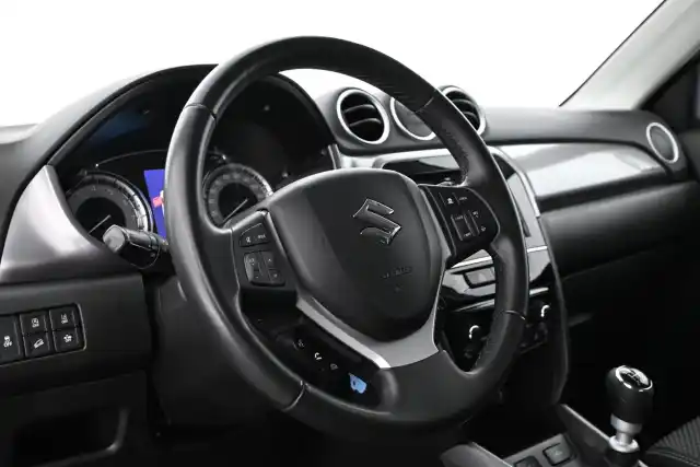 Valkoinen Viistoperä, Suzuki Vitara – YKJ-461