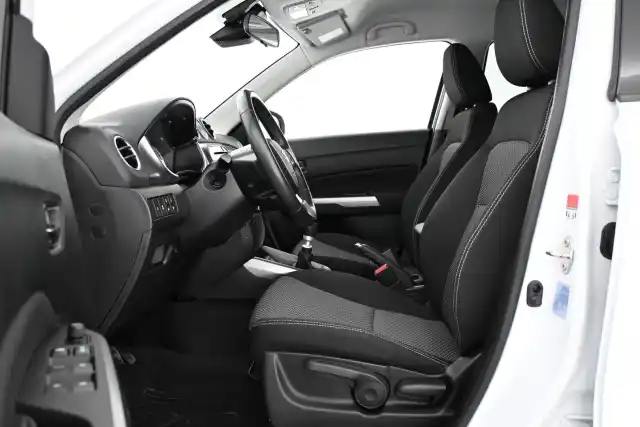 Valkoinen Viistoperä, Suzuki Vitara – YKJ-461