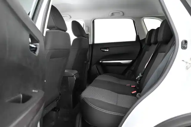 Valkoinen Viistoperä, Suzuki Vitara – YKJ-461