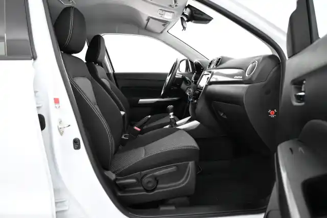 Valkoinen Viistoperä, Suzuki Vitara – YKJ-461