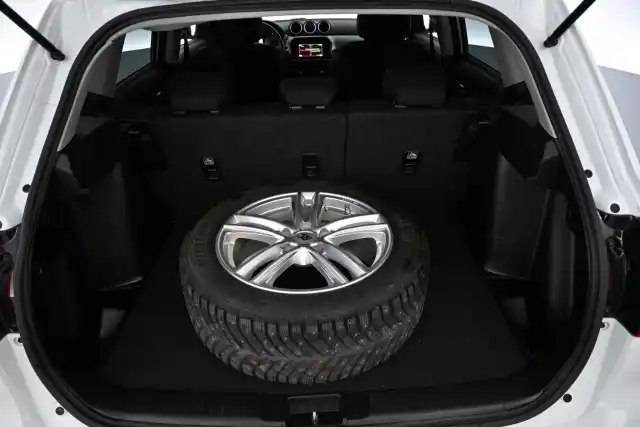 Valkoinen Viistoperä, Suzuki Vitara – YKJ-461