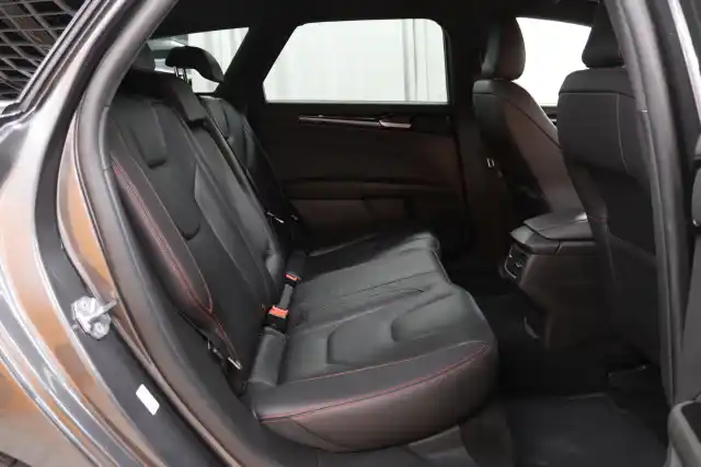 Harmaa Farmari, Ford Mondeo – YKJ-568