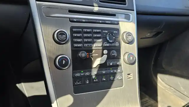 Harmaa Farmari, Volvo XC60 – YKJ-580