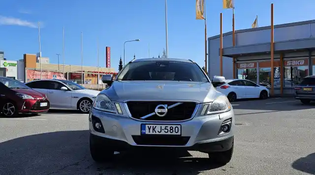 Harmaa Farmari, Volvo XC60 – YKJ-580