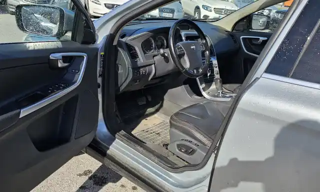 Harmaa Farmari, Volvo XC60 – YKJ-580