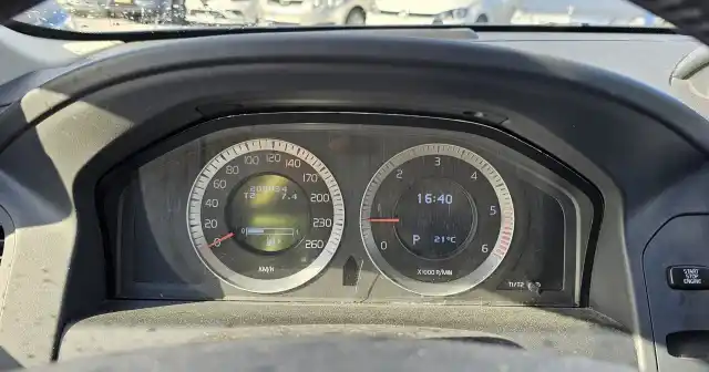 Harmaa Farmari, Volvo XC60 – YKJ-580